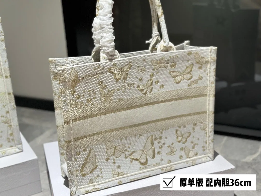 DR356 Medium/Large Dior Book Tote